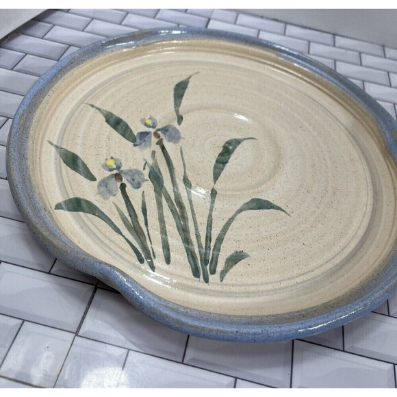 The Potters Gallery Pie Plate By Sue Taylor W/ Irises Modern Farmhouse - Picture 4 of 13